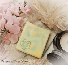 Load image into Gallery viewer, Lily &amp; Aloe Soap
